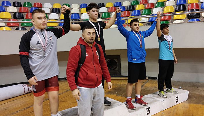 U-15 Güreş Takımımız, İstanbul İkincisi Oldu U-15 Güreş Takımımız, İstanbul İkincisi Oldu