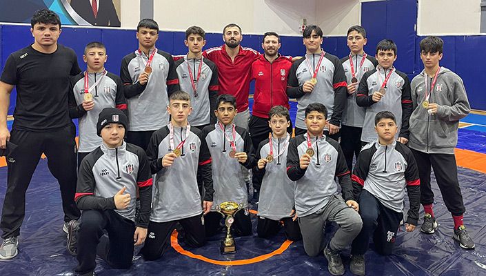 U-15 Güreş Takımımız, İstanbul Şampiyonu Oldu U-15 Güreş Takımımız, İstanbul Şampiyonu Oldu