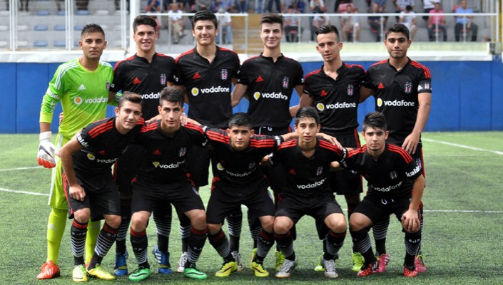 Takım Savunmasına Odaklanan U-16 Futbol Takımımız, 3 Maçta 6 Gol Attı ve Hiç Gol Yemedi Takım Savunmasına Odaklanan U-16 Futbol Takımımız, 3 Maçta 6 Gol Attı ve Hiç Gol Yemedi
