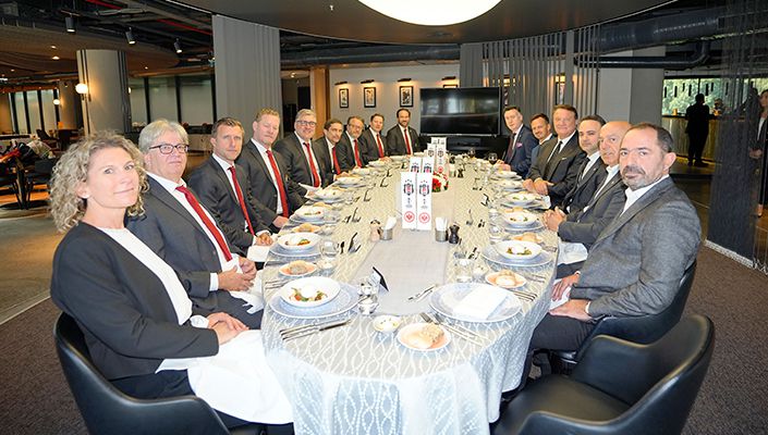UEFA ve Eintracht Frankfurt Heyetlerine Dostluk Yemeği UEFA ve Eintracht Frankfurt Heyetlerine Dostluk Yemeği