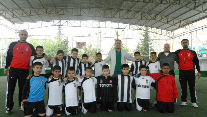 Ufuk Pak'tan BJK Adana Futbol Okulu'na Ziyaret Ufuk Pak'tan BJK Adana Futbol Okulu'na Ziyaret