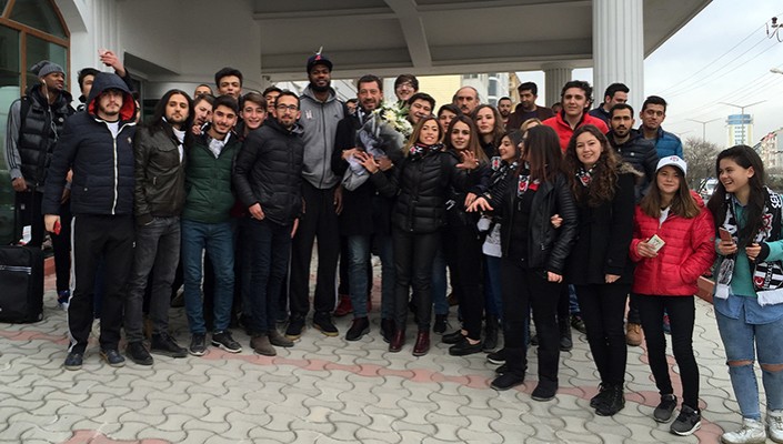 Uşak'ta Coşkulu Karşılama Uşak'ta Coşkulu Karşılama