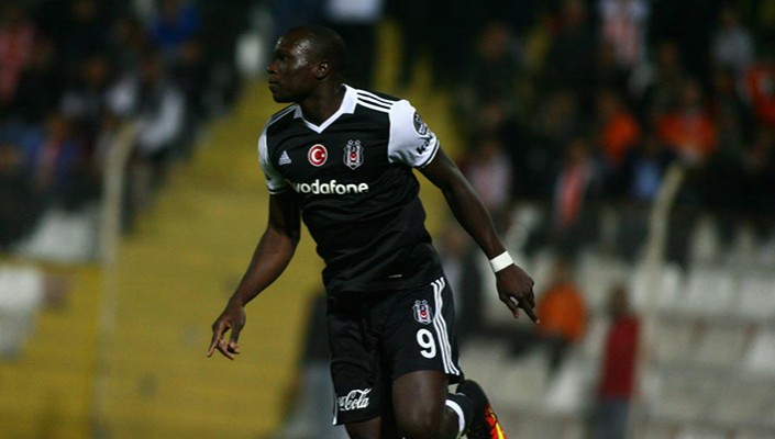 Vincent Aboubakar: Galibiyetler, azmimizi ve inancımızı yükseltiyor Vincent Aboubakar: Galibiyetler, azmimizi ve inancımızı yükseltiyor