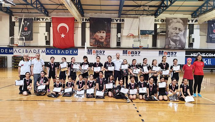 Voleybol Spor Okulları Kış Dönemi Kapanış Töreni Yapıldı Voleybol Spor Okulları Kış Dönemi Kapanış Töreni Yapıldı