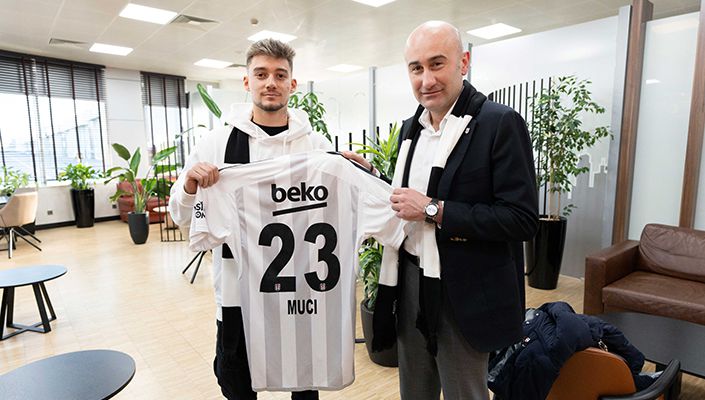 Yeni Transferimiz Ernest Muçi İstanbul’da Yeni Transferimiz Ernest Muçi İstanbul’da
