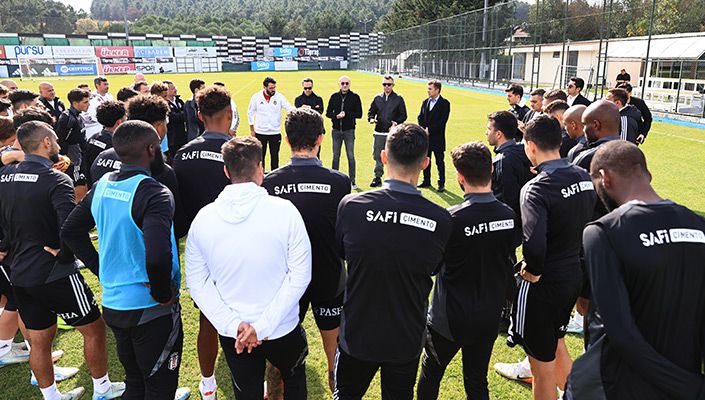 Yönetim Kurulu Üyelerimiz Futbol A Takımımızla Buluştu Yönetim Kurulu Üyelerimiz Futbol A Takımımızla Buluştu