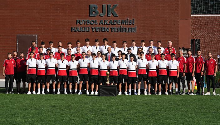 Yönetim Kurulu Üyelerimiz, Şampiyon Beşiktaş Artaş U-15 Takımımızla Buluştu Yönetim Kurulu Üyelerimiz, Şampiyon Beşiktaş Artaş U-15 Takımımızla Buluştu