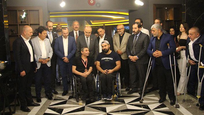 Yönetim Kurulu Üyemiz Seyit Ateş, Yalova Valisi Muammer Erol ve Yalova Belediye Başkanı Mustafa Tutuk ile Yemekte Bir Araya Geldi Yönetim Kurulu Üyemiz Seyit Ateş, Yalova Valisi Muammer Erol ve Yalova Belediye Başkanı Mustafa Tutuk ile Yemekte Bir Araya Geldi