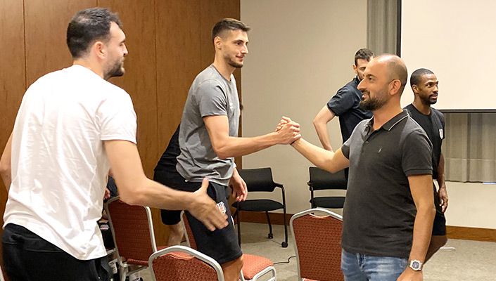 Yönetim Kurulu Üyemiz Umut Tahir Güneş, Erkek Basketbol Takımımızla Buluştu Yönetim Kurulu Üyemiz Umut Tahir Güneş, Erkek Basketbol Takımımızla Buluştu