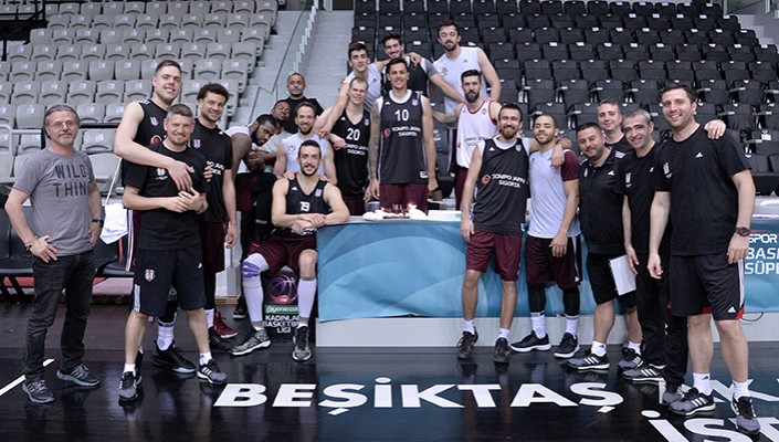 İlkan Karaman'ın Doğum Günü Kutlandı İlkan Karaman'ın Doğum Günü Kutlandı