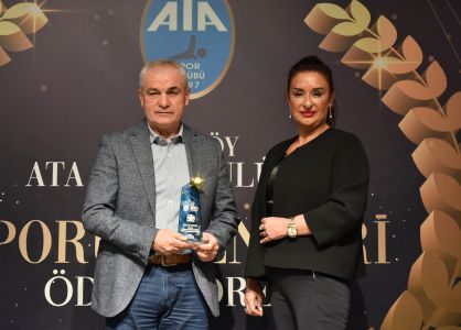 Beşiktaş Manager Rıza Çalımbay wins 2023 Süleyman Seba Award 