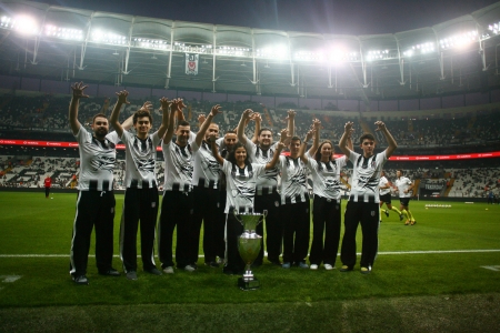 Turkish Champions Beşiktaş chess team parade at Vodafone Park