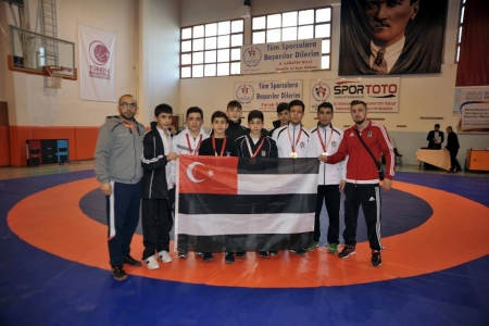 Beşiktaş juniour wrestlers win national titles 