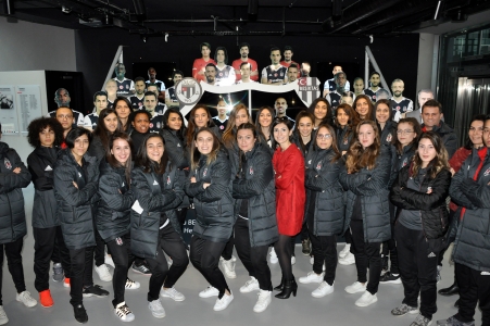Beşiktaş Women's Football pays a visit to Beşiktaş Museum