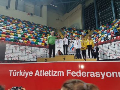 Ceyda Melek Pınar of Beşiktaş U14s wins national title in 1000 m race