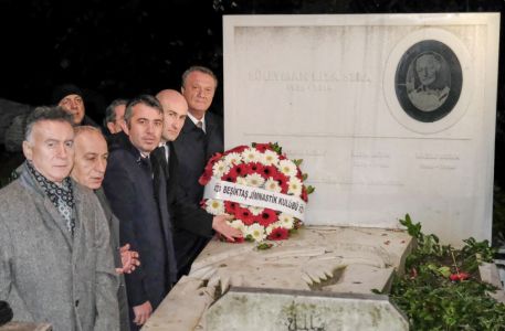 Chairman Arat and Beşiktaş Board Members pay tribute to club's former President Süleyman Seba  