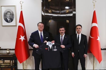 Beşiktaş Chairman Arat visits Vice President Cevdet Yılmaz