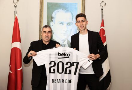 Demir Ege Tıknaz renews contract with Beşiktaş 