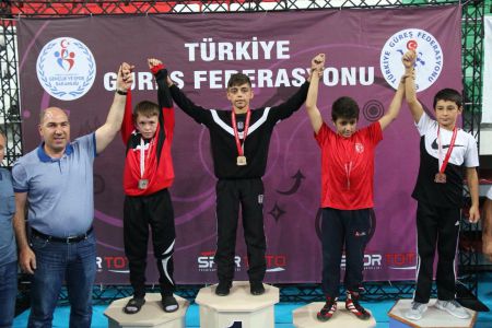 Young Beşiktaş JK wrestler wins two gold at nationals 