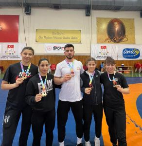 Beşiktaş wrestlers win 8 medals at Turkish university games