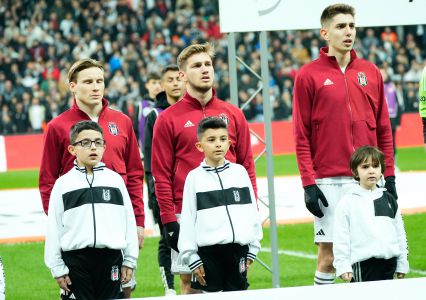 Young Beşiktaş fan Ata Demir's dream comes true 