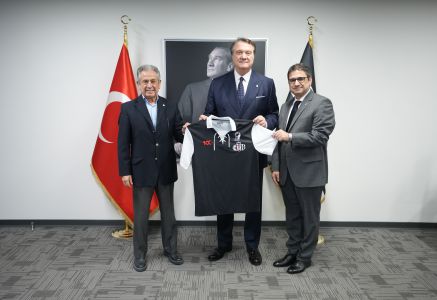 Mustafa Kemal Ulusu and Atilla Ulusu visit Beşiktaş