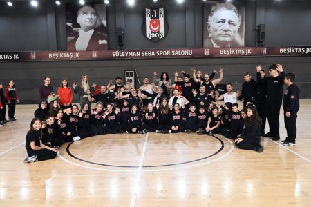 Beşiktaş Wheelchair Basketball with students