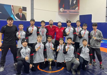Beşiktaş U-15  wrestling team capture Istanbul title