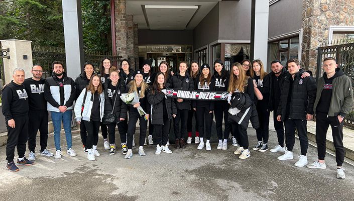 1903 Düzce Beşiktaşlılar Derneği ile Düzce UNIBJK Derneği’nden Beşiktaş Ceylan Kadın Voleybol Takımımıza Ziyaret