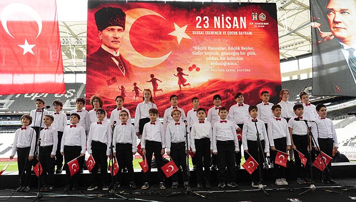 23 Nisan Ulusal Egemenlik ve Çocuk Bayramı, Tüpraş Stadyumu’nda Düzenlenen Törenle Kutlandı