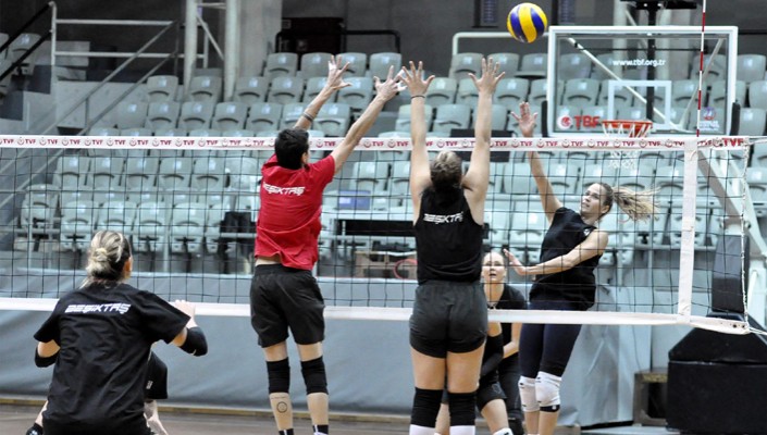 Kadın Voleybol Takımımızda İstanbul Bş. Bld. Hazırlıkları Devam Ediyor