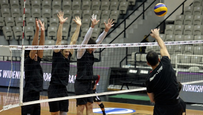 Erkek Voleybol Takımımız'da İkinci Yarı Hazırlıkları Devam Ediyor