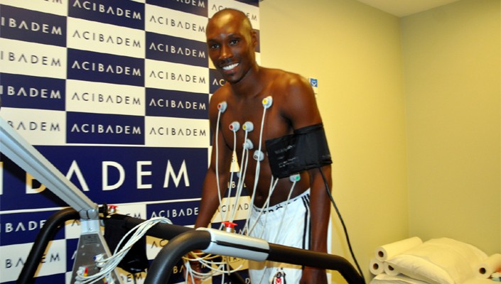 Atiba Hutchinson Sağlık Kontrolünden Geçti