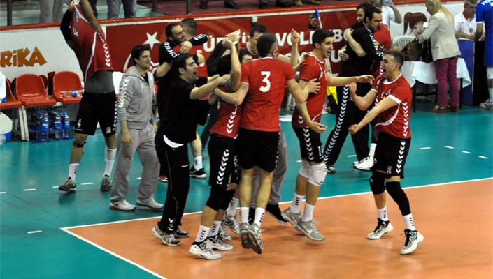 Erkek Voleybol Takımımız Acıbadem Erkekler Voleybol Ligi’ne Yükseldi