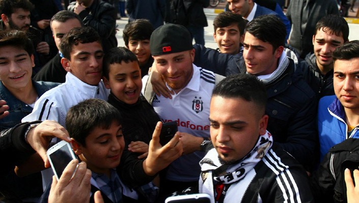 Futbol Takımımıza Adana'da Coşkulu Karşılama