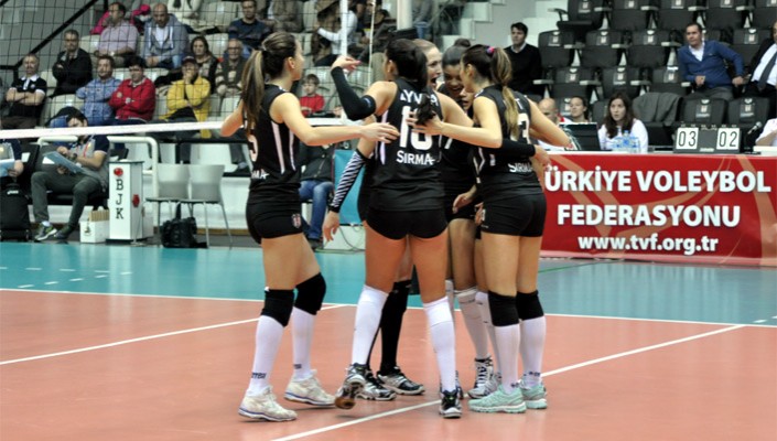 Bayan Voleybol Takımımız İlbank Deplasmanında