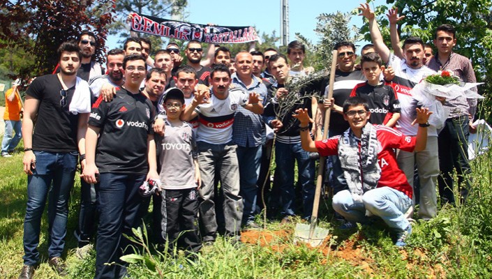 Taraftarlarımız BJK Nevzat Demir Tesislerimize Fidan Dikti