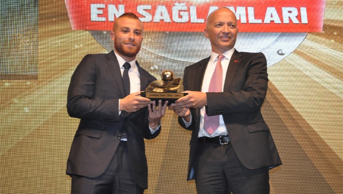 Lassa Yılın En Sağlam Futbolcusu Ödülünün Sahibi Gökhan Töre Oldu