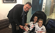 Hakan Özköse, Sude ve Yade Ekinci Kardeşleri Ağırladı