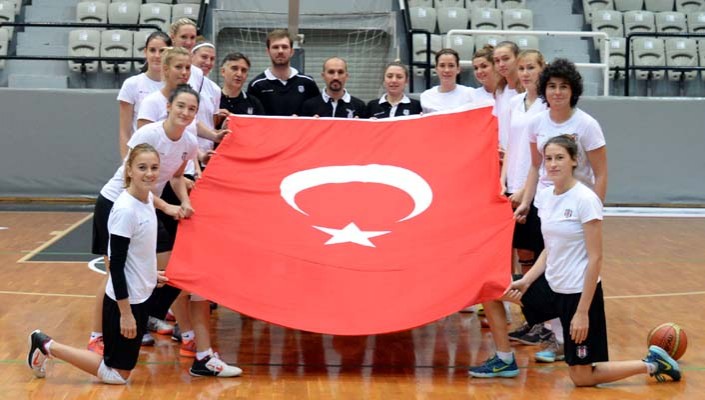 Kadın Basketbol Takımımız Cumhuriyet Bayramı’nı Kutladı