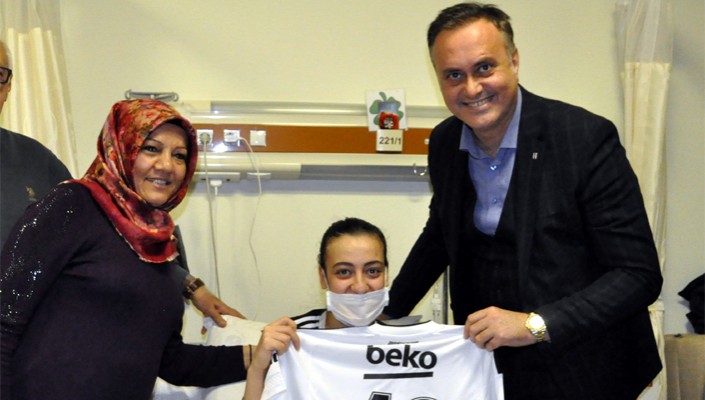 Hakan Özköse, Genç Beşiktaşlı Kübra Taş’ı Ziyaret Etti
