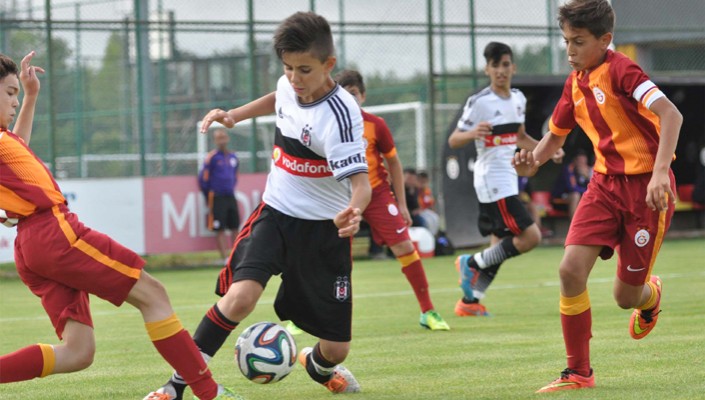 U-12 Takımımız, LUKOIL Children`s Champions Cup 2015'te Bir Galibiyet Bir Beraberlik Elde Etti