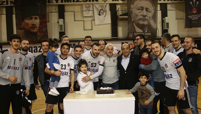 Beşiktaş Mogaz Süleyman Seba Spor Salonu’nda Üst Üste 100. Galibiyeti Kutladı