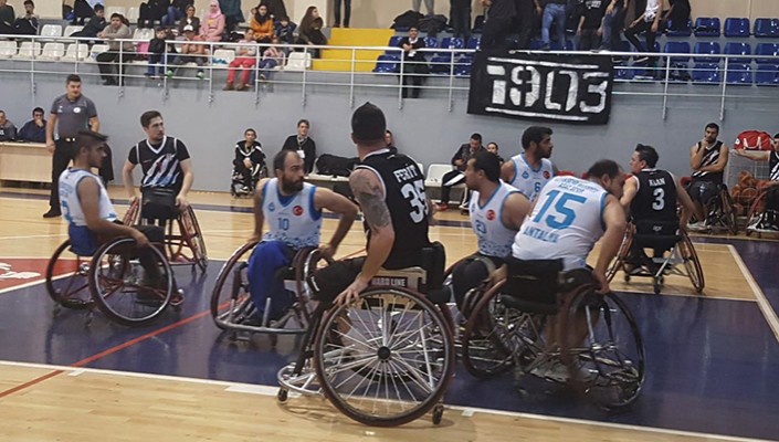 Tekerlekli Sandalyede Rakip Engelli Yıldızlar