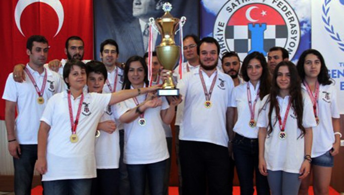 Satranç Takımımız Kupasını Aldı