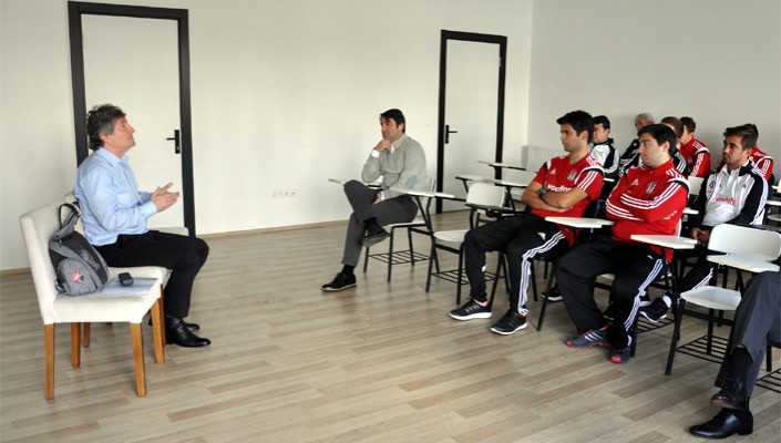 Futbol Altyapı Antrenörlerimiz Spor Sosyolojisi Eğitimi Aldı 