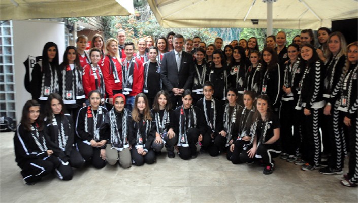 Kadın Sporcularımıza 8 Mart Dünya Kadınlar Günü Kutlaması