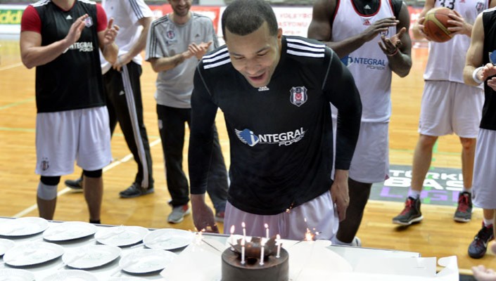 Chris Lofton'un Doğum Günü Kutlandı 