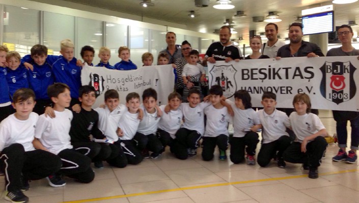 Hannover Beşiktaşlı Taraftarlar Derneği’nden U-10 Takımımıza Karşılama