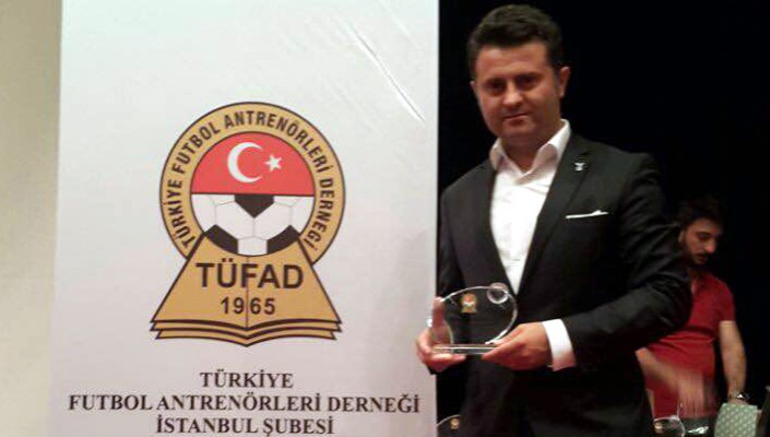 Kadın Futbol Takımımızın Antrenörü Mutlucan Zavotçu Yılın Başarılı Antrenörü Seçildi